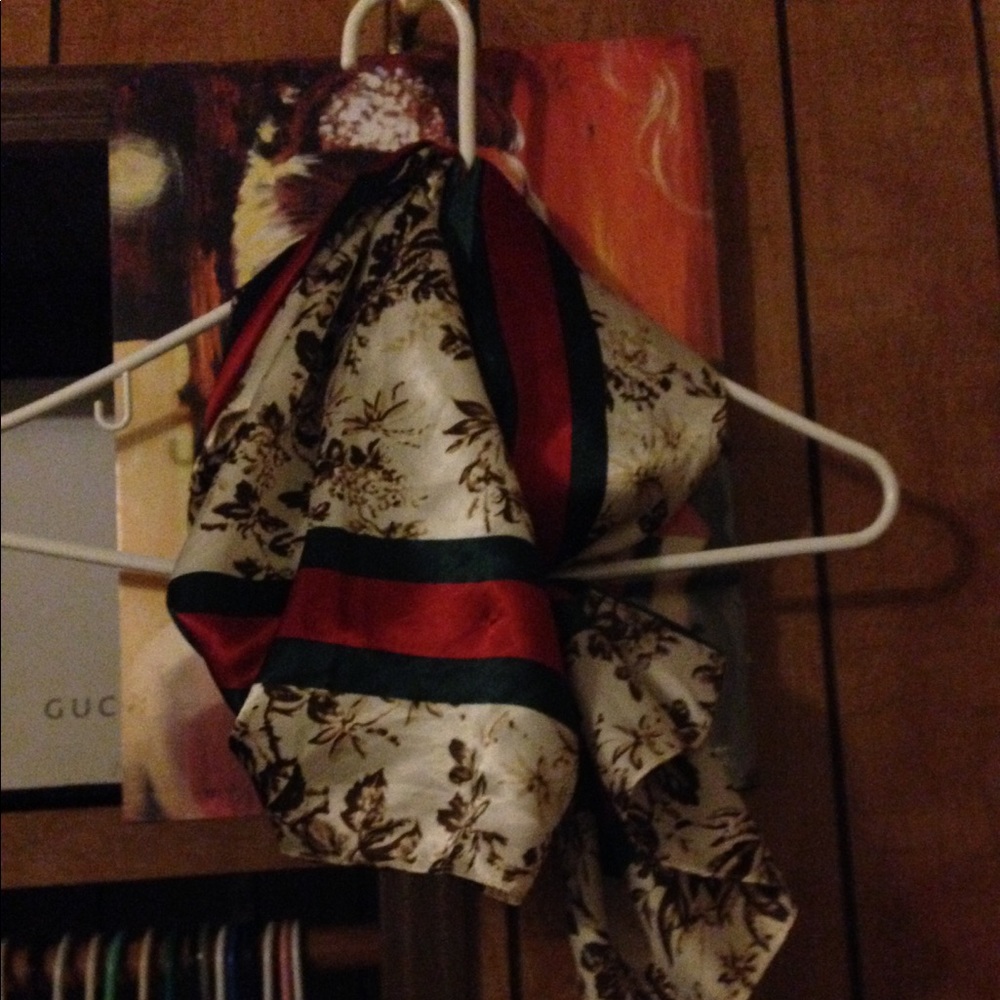 Polyester fashion scarf